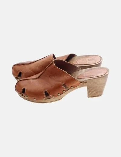 Dilav D Shoes Zueco camel piel