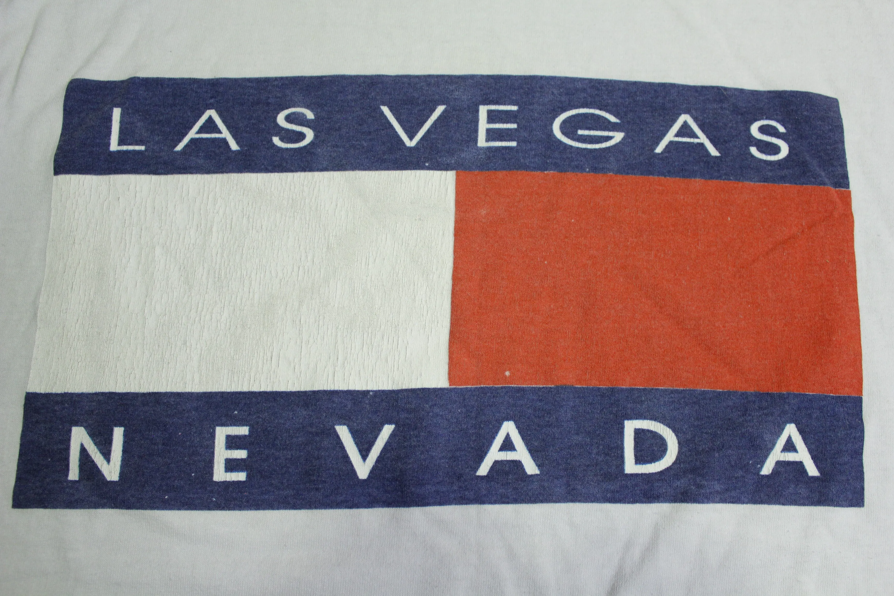 Las Vegas/Tommy Hilfiger Vintage 90's USA Big Flag Spellout T-Shirt