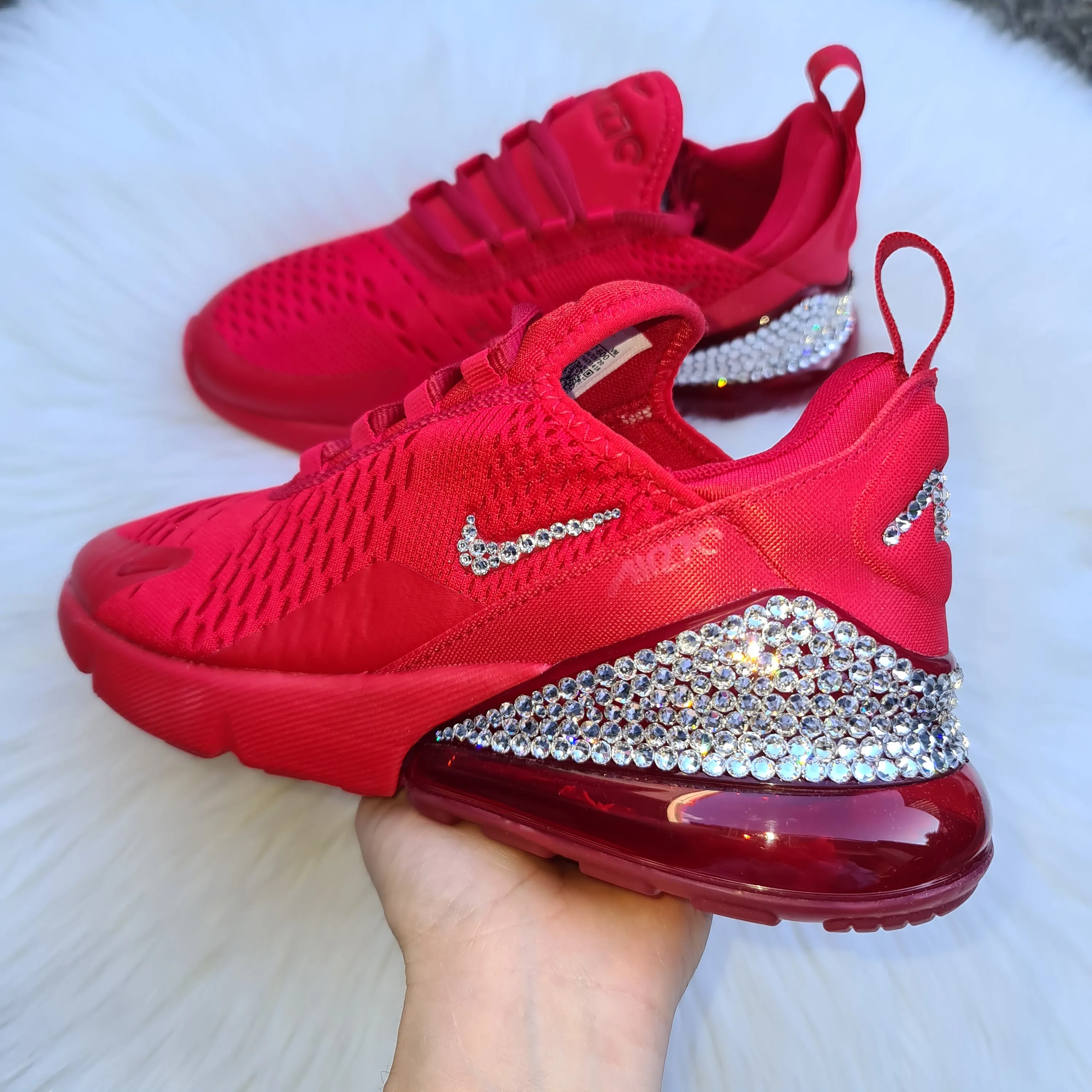 Warehouse clearance sale: Air Max 270 sneakers in red